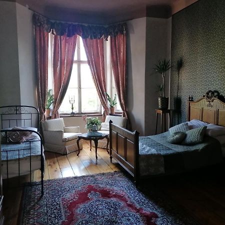 Palac Paprotno Karnice Luaran gambar