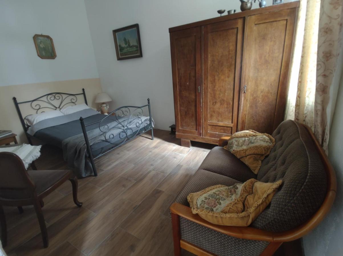 Palac Paprotno Karnice Luaran gambar